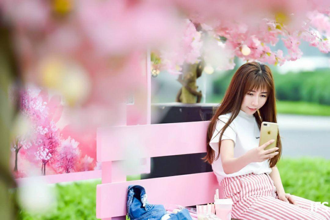 困在俱乐部的少女
