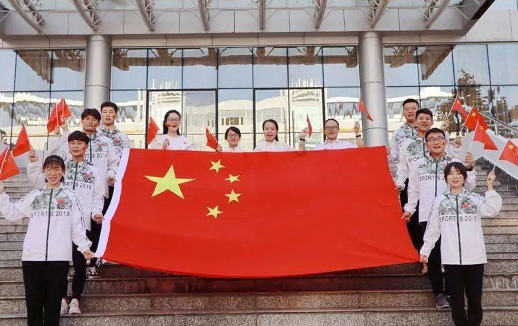 连接正负极