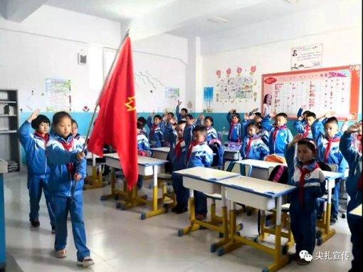 为什么女孩子不肯跟你说她的年龄？只告诉你，他比你大。游戏画面